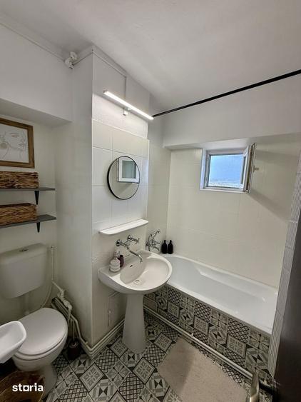 Apartament cu 3 camere decomandat în Micro 12