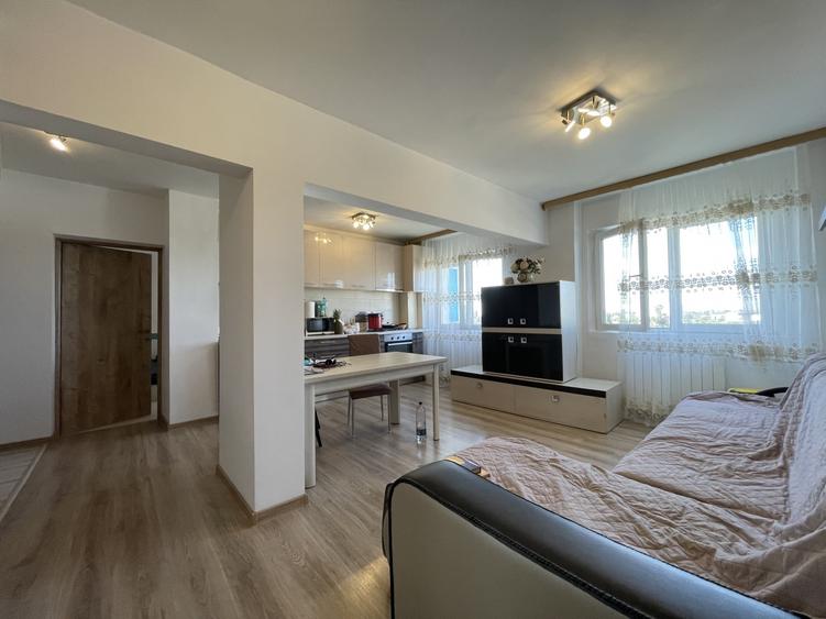 Apartament cu 3 camere decomandat, mobilat în Berceni