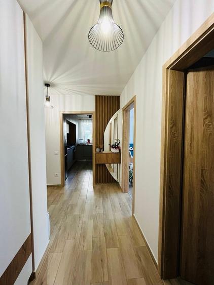 Apartament cu 3 camere decomandat în Sud