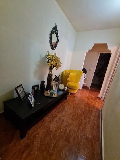 Apartament cu 3 camere decomandat, mobilat în Casa de Cultură