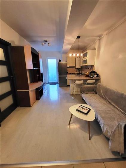 Apartament cu 2 camere decomandat, mobilat în Tractorul