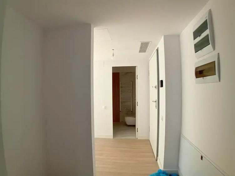 Apartament cu 3 camere semidecomandat în 13 Septembrie