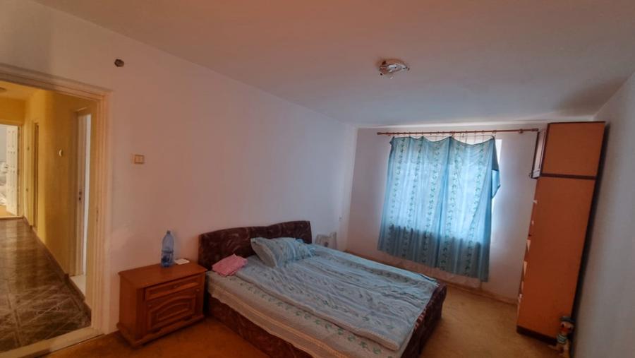 Casă individuală cu 6 camere cu Canalizare în Chiojdu