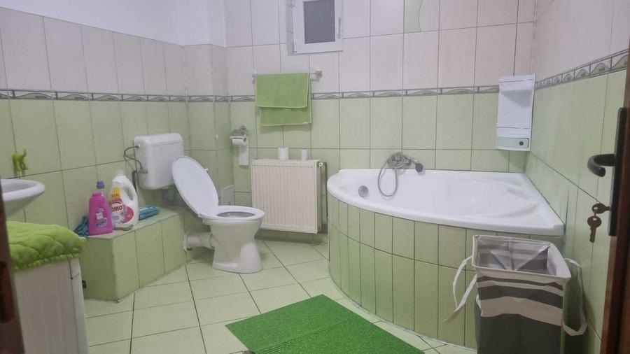 Casă cu 3 camere cu Teren 320 Mp în Roșu