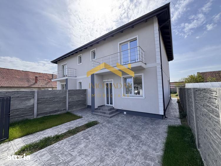 Casă cu 4 camere cu Teren 300 Mp în Sânmihaiu Român