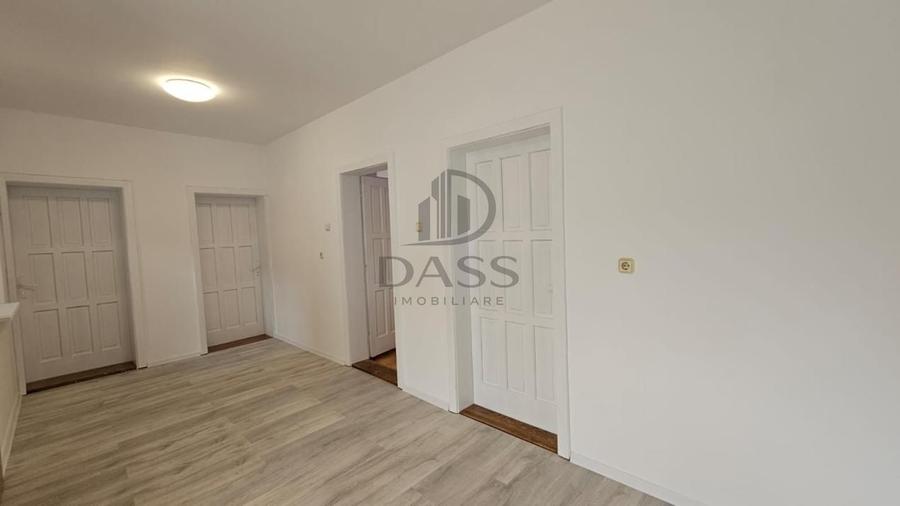 Apartament cu 4 camere decomandat, mobilat în Ștrand