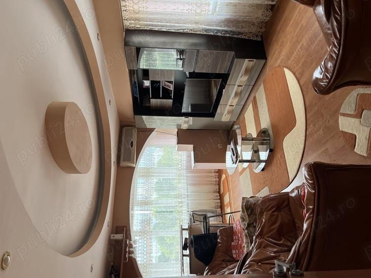 Apartament cu 3 camere decomandat în Rovinari