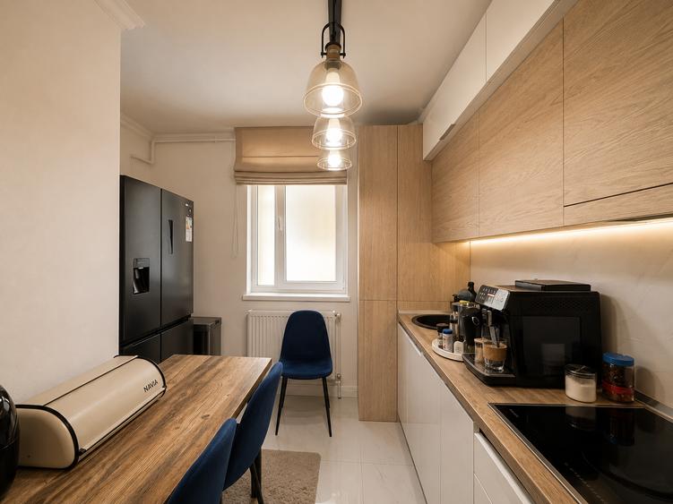 Apartament cu 4 camere semidecomandat în Tomis Nord