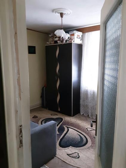 Apartament cu 3 camere decomandat în Mărăței