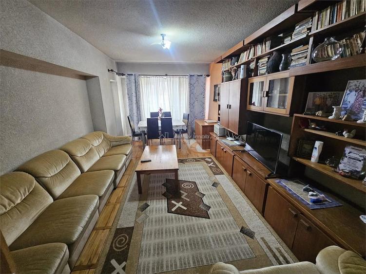 Apartament cu 3 camere decomandat în Ultracentral