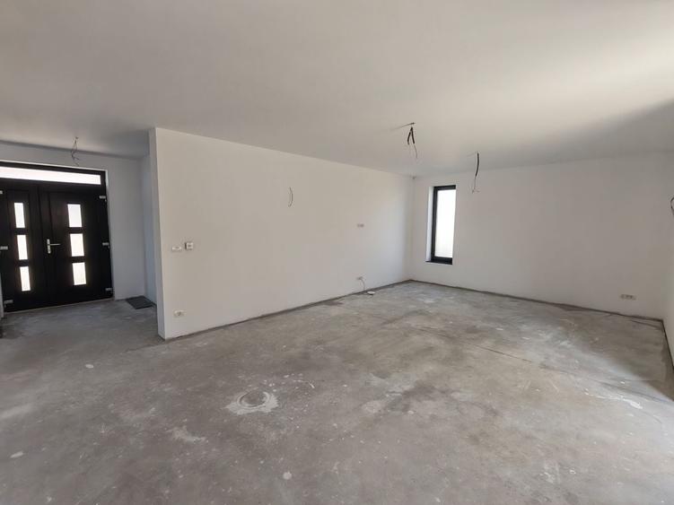 Duplex cu 4 camere cu Canalizare în Dumbrăvița