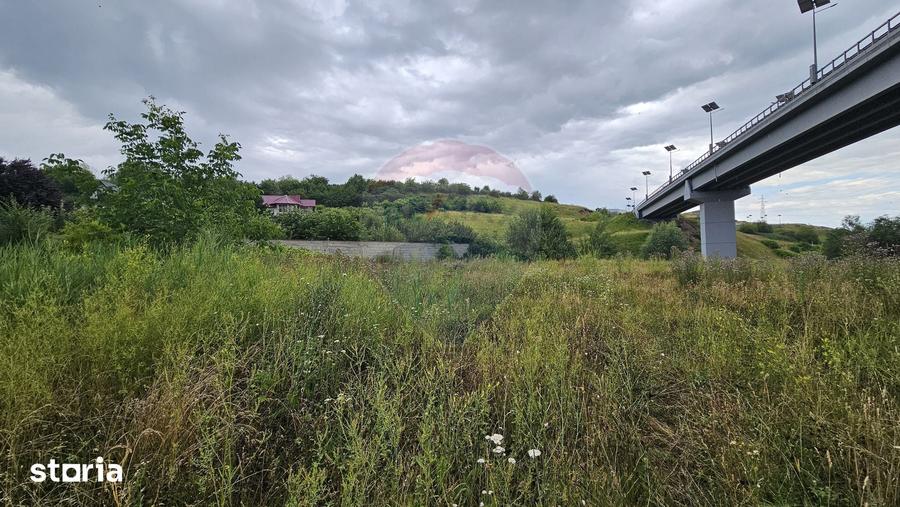 Teren de 2700 mp, în Central