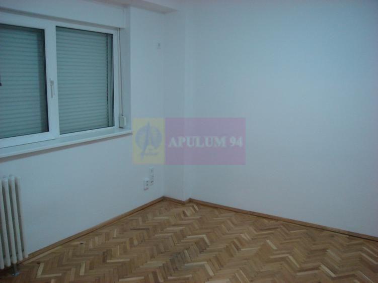 Apartament cu 4 camere decomandat în P-ța Muncii