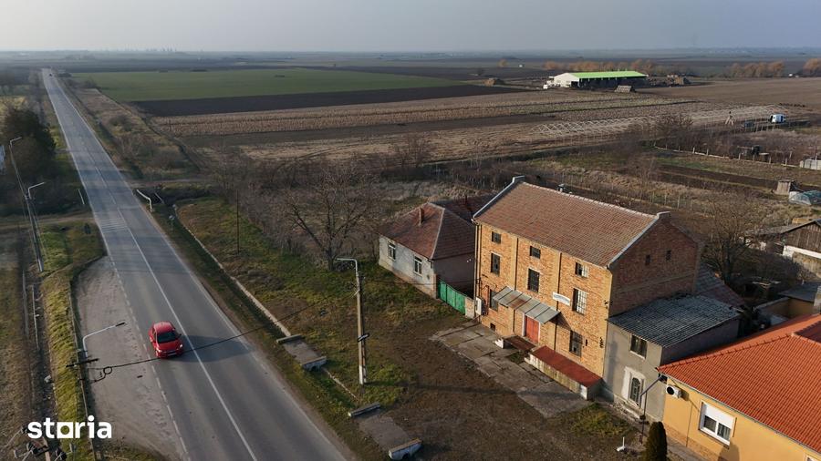 Casă cu 8 camere cu Canalizare în Periam