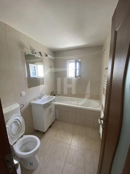 Apartament cu 3 camere semidecomandat, mobilat în Între Lacuri