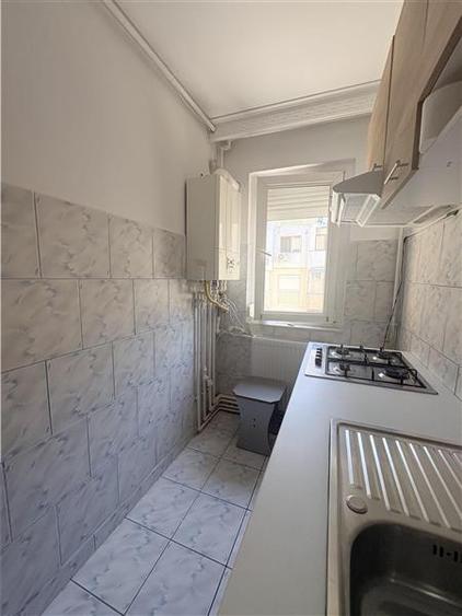 Apartament cu 3 camere semidecomandat în Est