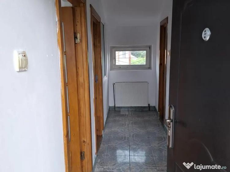 Casă cu 5 camere în Fundeni