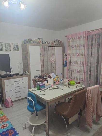 Apartament cu 2 camere semidecomandat în Giroc