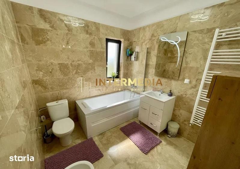 Apartament cu 3 camere semidecomandat în Cetate