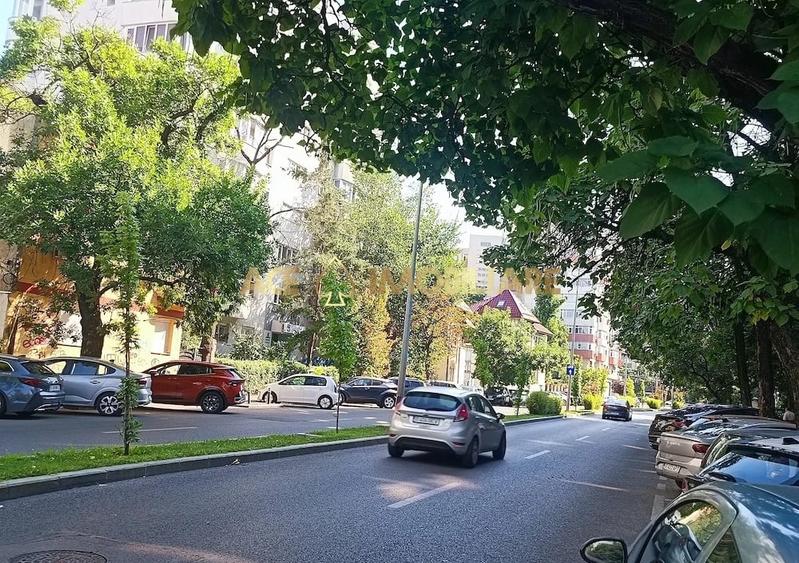 Apartament cu 2 camere decomandat, mobilat în Victoriei