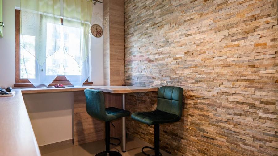 Apartament cu 2 camere decomandat, mobilat în Titan