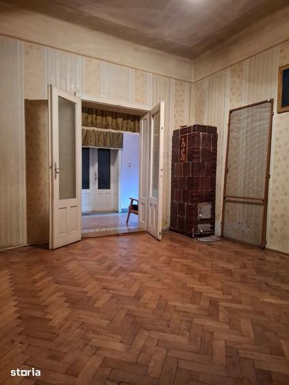 Casă cu 2 camere cu Teren 414 Mp în Central