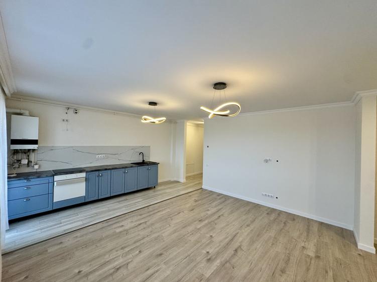 Apartament cu 4 camere decomandat în Florești