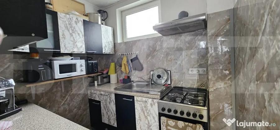Casă cu 7 camere cu Teren 1346 Mp în Central