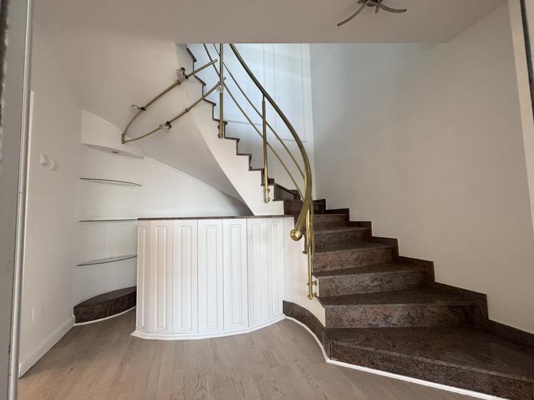 Apartament cu 4 camere decomandat, mobilat în Unirii