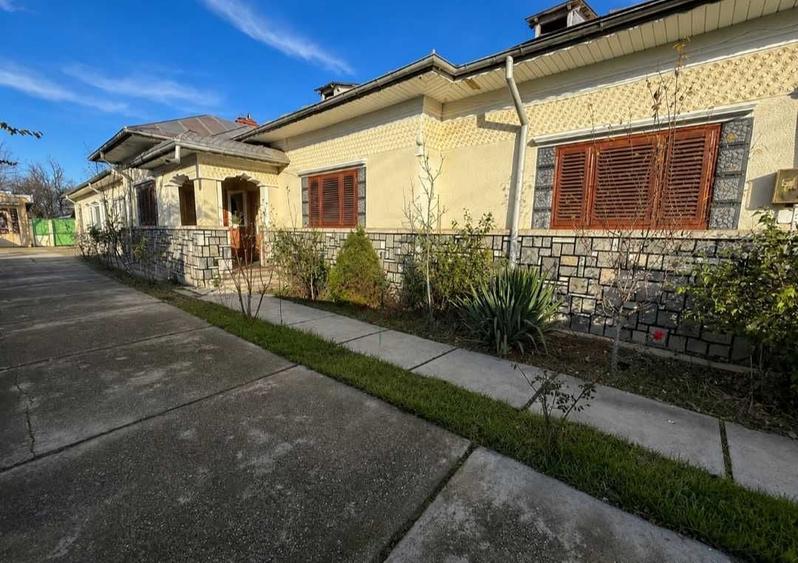 Casă cu 4 camere în Poienarii-Rali