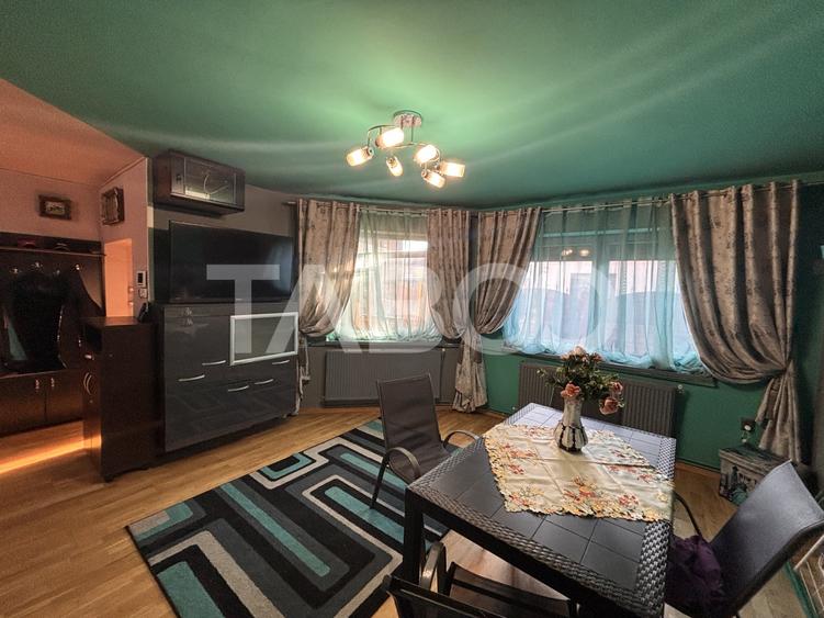 Casa individuala de vanzare cu 5 camere +spatiu comercial 3 bai Sibiu - 1