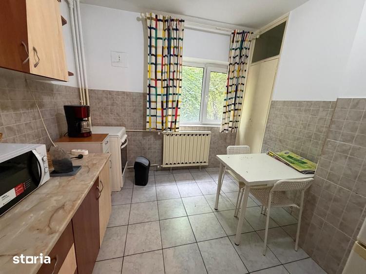 Apartament cu 3 camere decomandat în Rahova