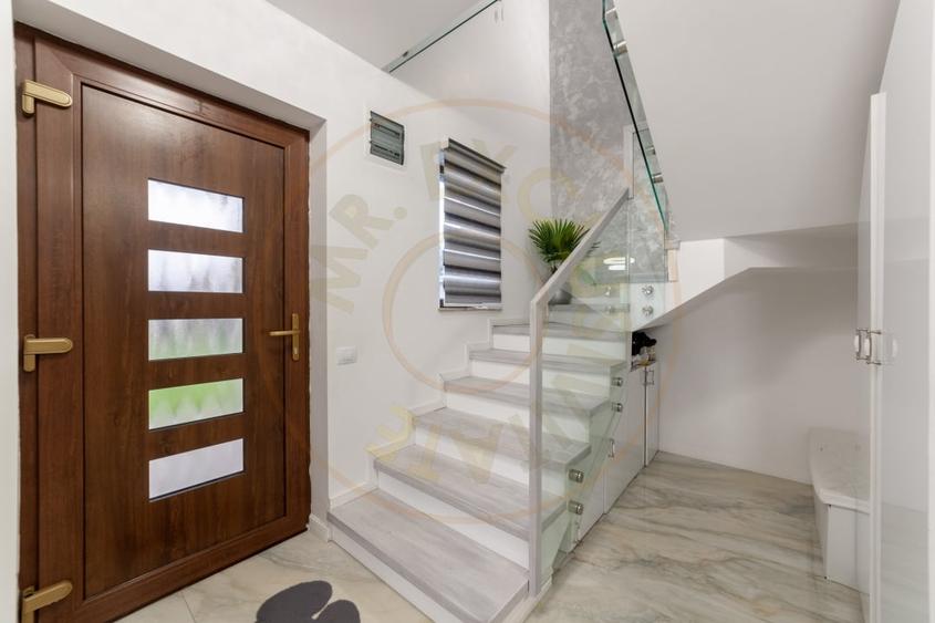 Casă individuală cu 5 camere cu Canalizare în Central
