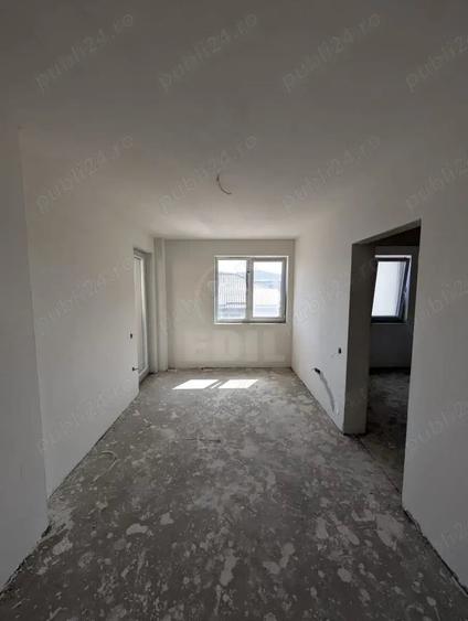 Apartament cu 3 camere semidecomandat în Florești