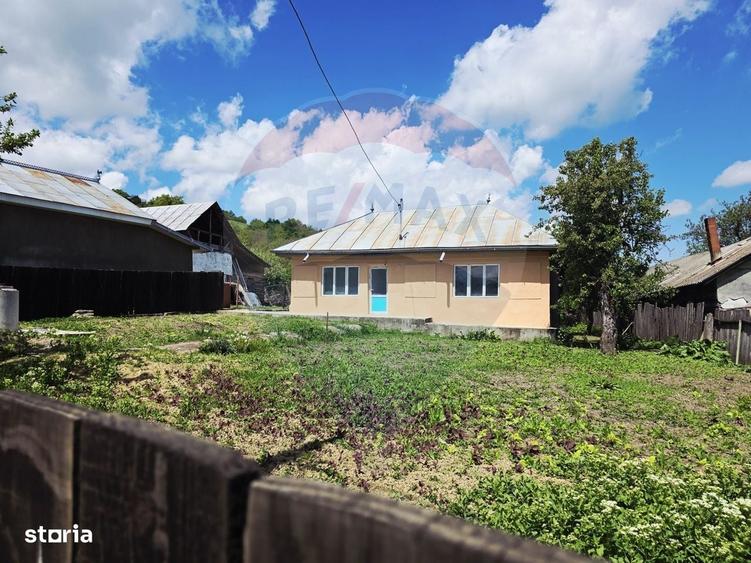 Casă cu 2 camere cu Teren 555 Mp în Botești