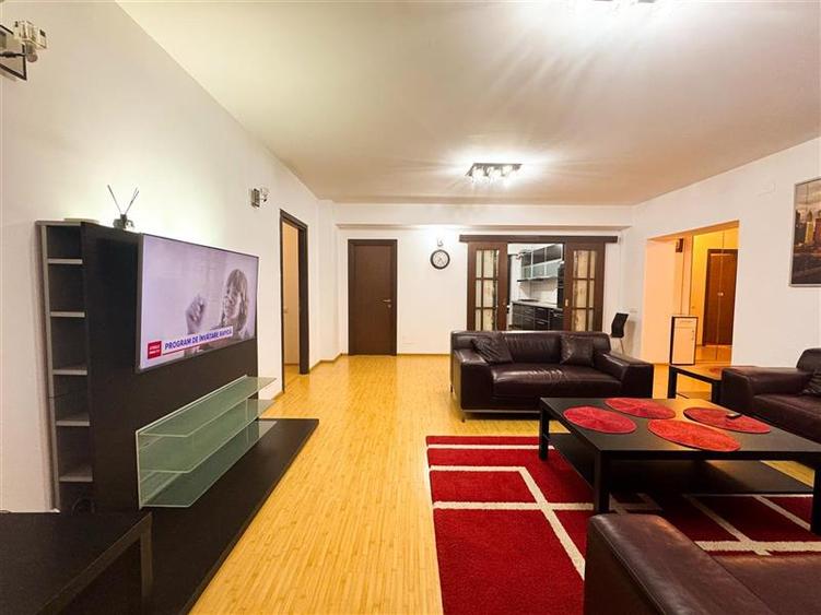 Apartament cu 4 camere semidecomandat în Floreasca