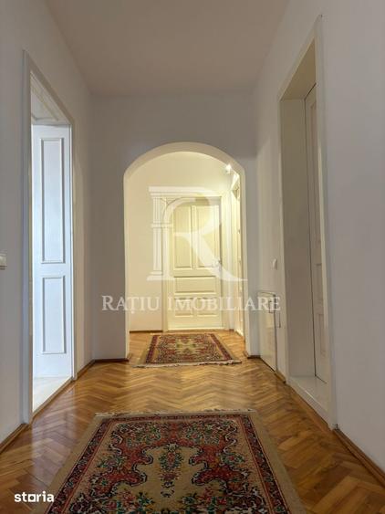 Apartament cu 3 camere decomandat în Central