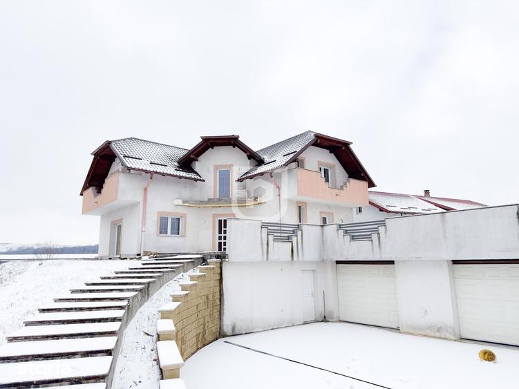 Casă cu 8 camere cu Teren 2650 Mp în Ițcani