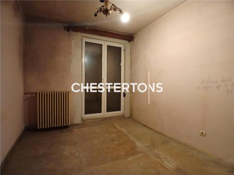 Apartament cu 3 camere semidecomandat în Berceni