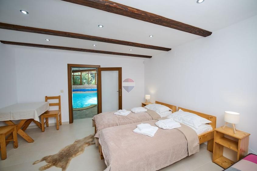 Casă individuală cu 9 camere cu Piscina în Sibiel