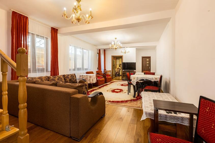 Casă individuală cu 4 camere cu Garaj în Titulescu