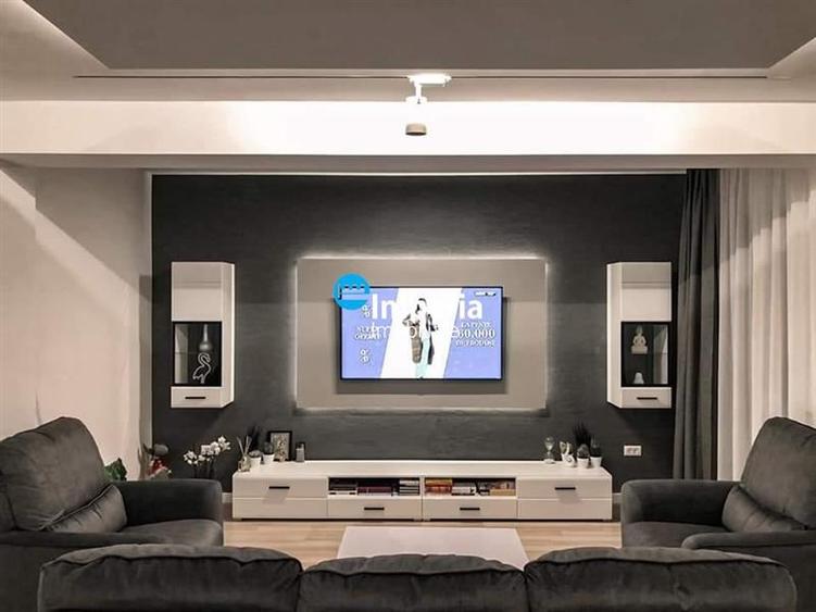 Apartament cu 4 camere decomandat în Galata