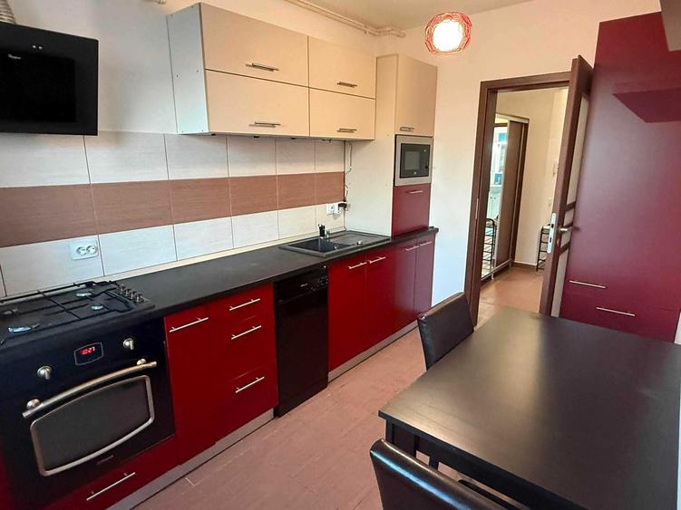 Apartament cu 2 camere decomandat în Apărătorii Patriei