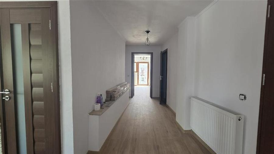 Casă individuală cu 6 camere cu Teren 341 Mp în 1 Mai
