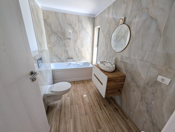 Casă individuală cu 4 camere cu Teren 100 Mp în Tunari