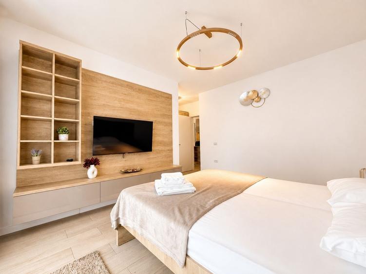 Apartament cu 2 camere decomandat, mobilat în Mamaia