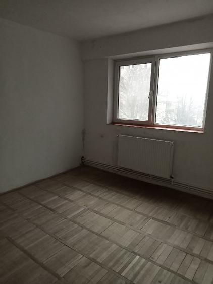 Apartament cu 3 camere decomandat în Casa de Cultură