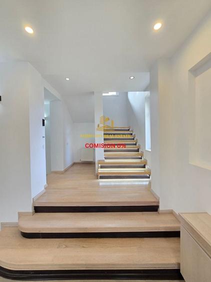 Casă individuală cu 5 camere cu Canalizare în Exterior Vest