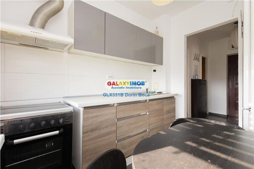Apartament cu 3 camere semidecomandat, mobilat în Titan
