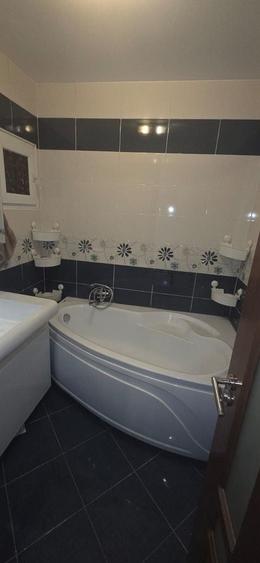 Apartament cu 3 camere decomandat, mobilat în Sebastian